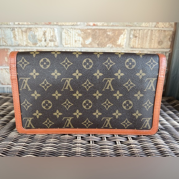 Authentic Louis Vuitton Monogram Dame Clutch GM - Picture 3 of 17